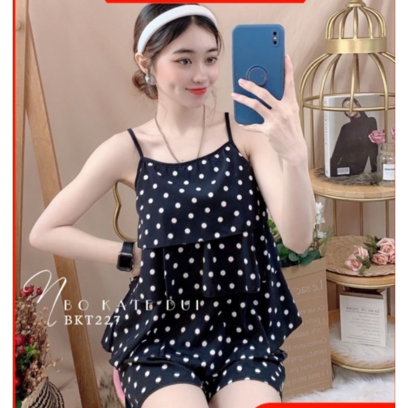 Bộ quần đùi áo 2 dây 3 tầng chấm bi, vải lụa hàn, phom 40-57kg