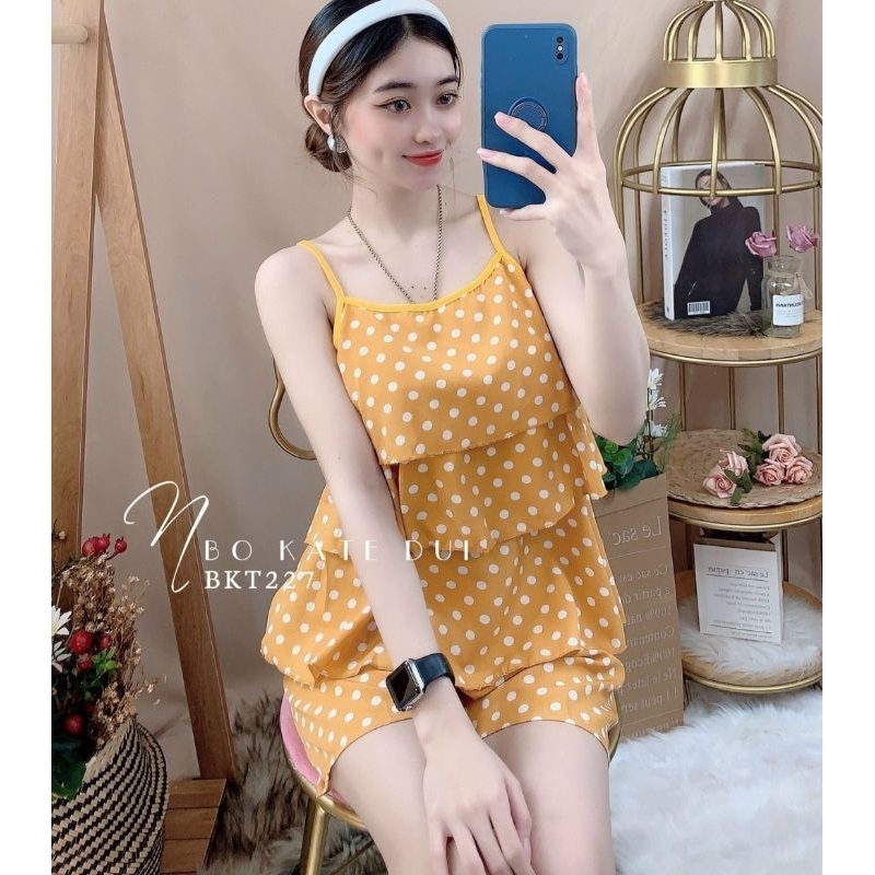 Bộ quần đùi áo 2 dây 3 tầng chấm bi, vải lụa hàn, phom 40-57kg