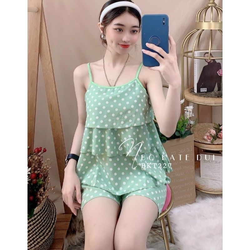 Bộ quần đùi áo 2 dây 3 tầng chấm bi, vải lụa hàn, phom 40-57kg