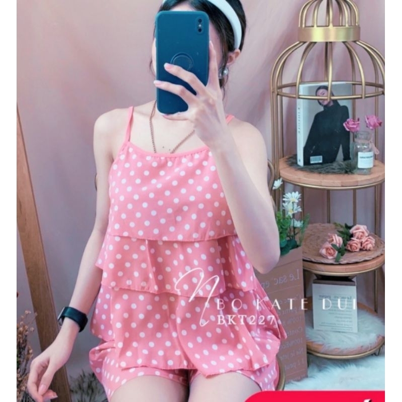 Bộ quần đùi áo 2 dây 3 tầng chấm bi, vải lụa hàn, phom 40-57kg