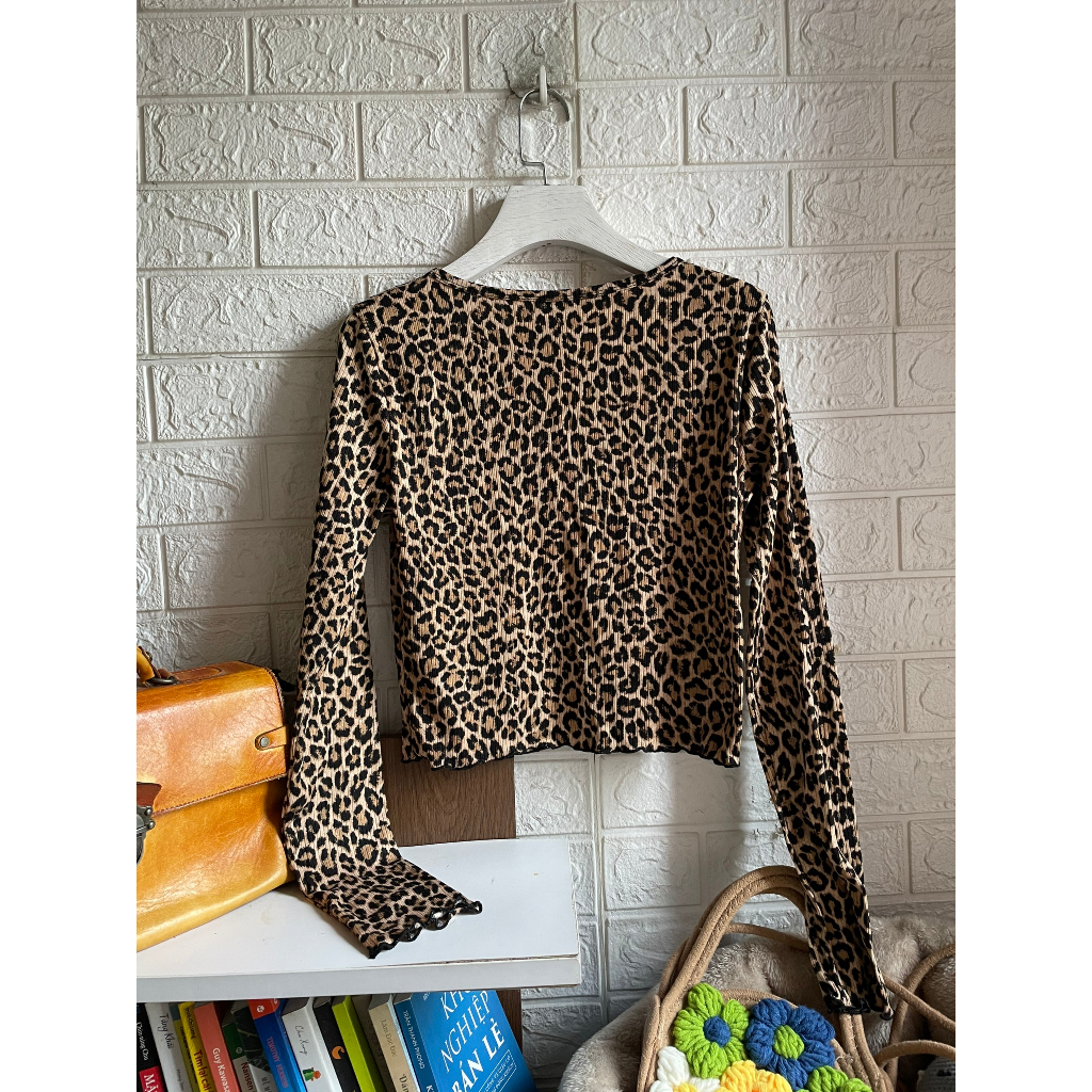 Áo thun họa tiết beo Forever 21