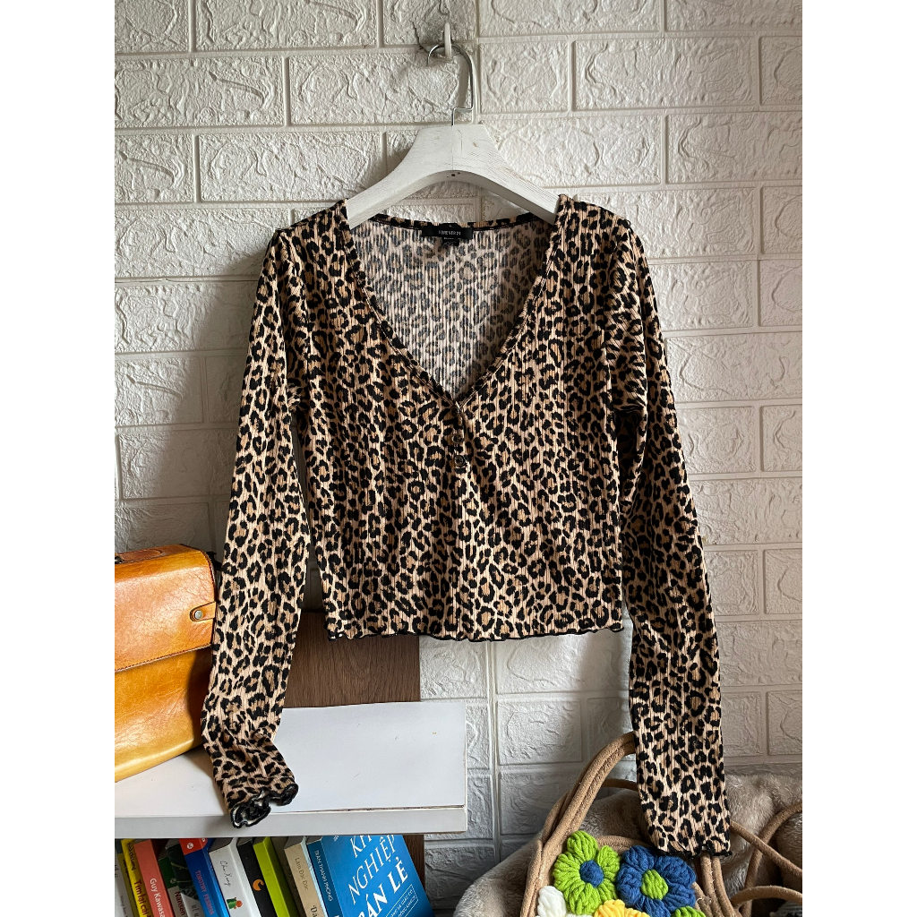 Áo thun họa tiết beo Forever 21