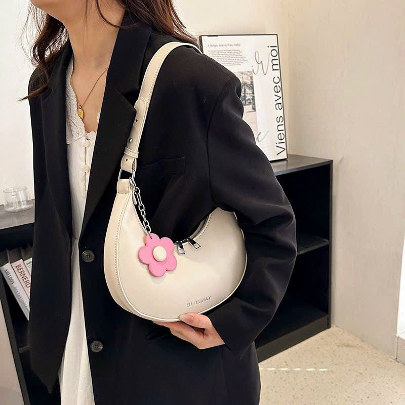 Túi xách nữ kẹp nách đeo vai da trơn dáng bầu kèm Móc Hoa