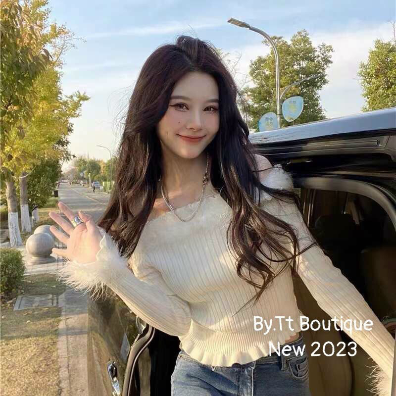 Áo len tăm trễ vai viền lông kèm tag