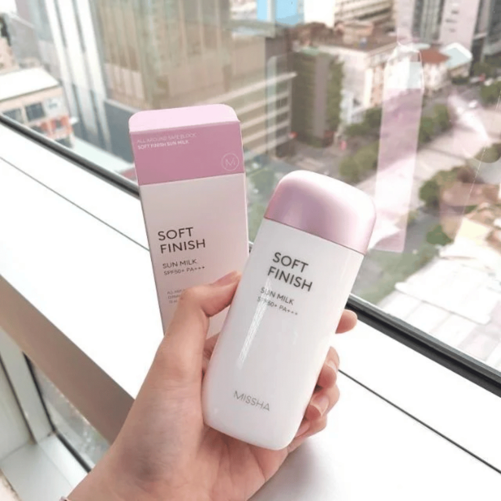 Kem Chống Nắng Nâng Tone Nhẹ Nhàng Missha Soft Finish Sun Milk SPF50+ PA++++ 70ml