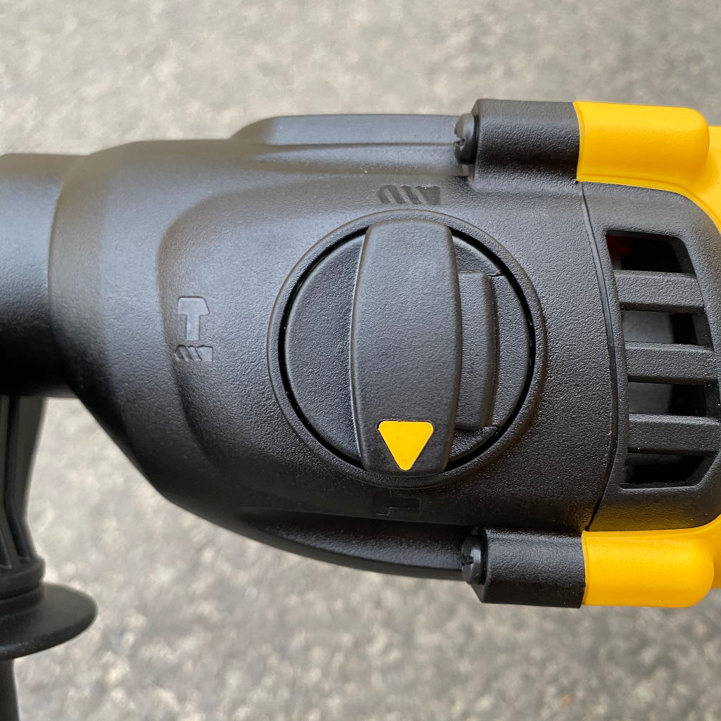 Máy khoan pin bê tông Dewalt DCH133