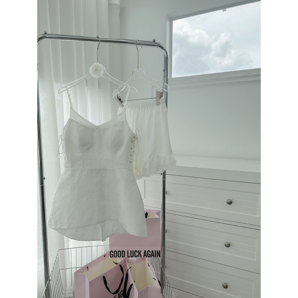 SET ÁO BODY 2 DÂY GẤM ĐAN DÂY EO + QUẦN SHORT REN BÈO SHEEP