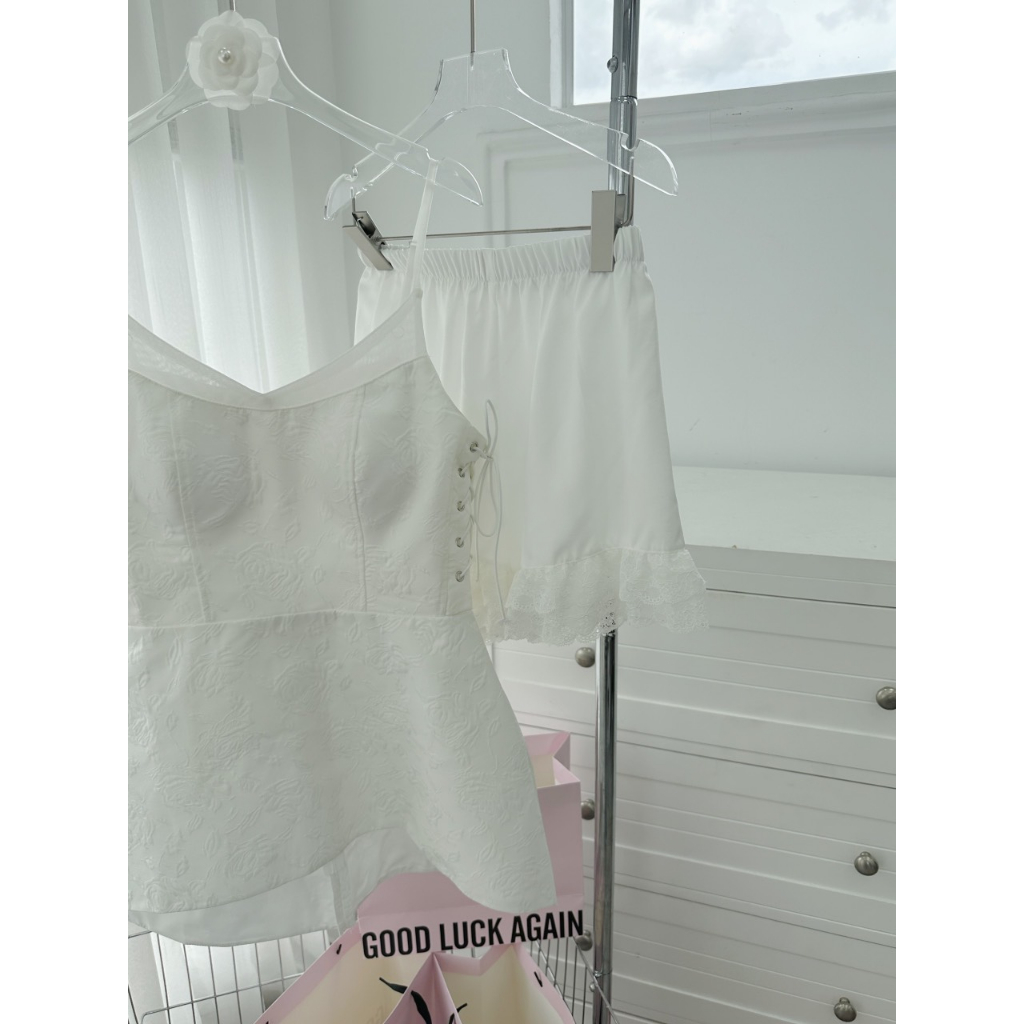 SET ÁO BODY 2 DÂY GẤM ĐAN DÂY EO + QUẦN SHORT REN BÈO SHEEP