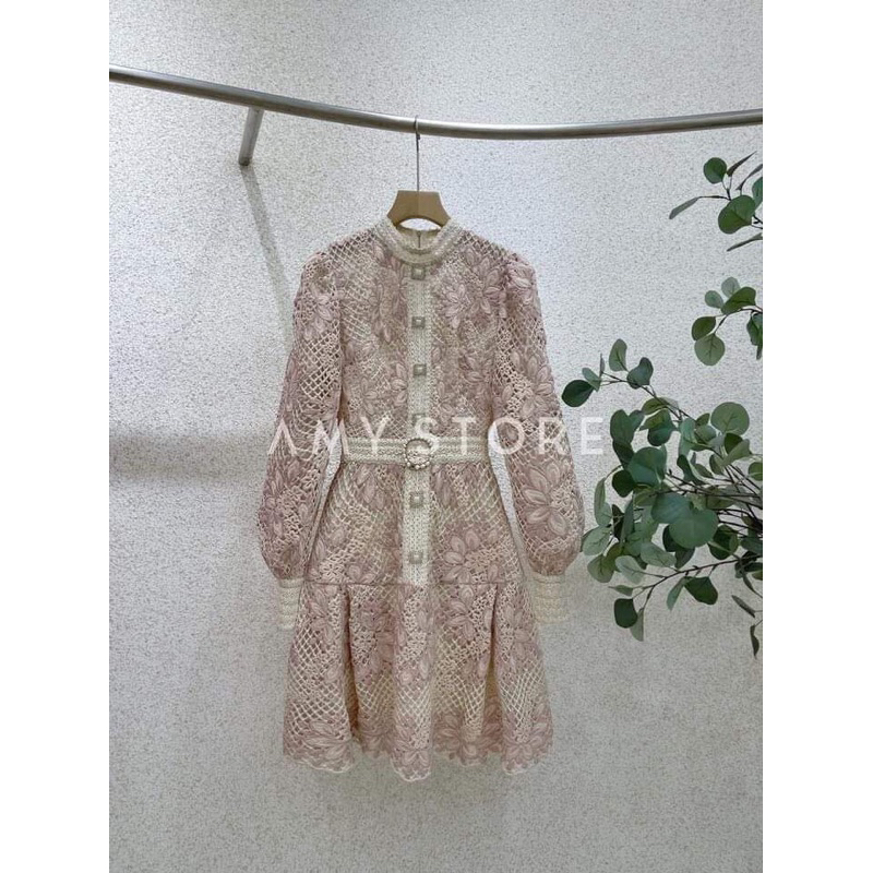Đầm chữ A dáng ngắn trên gối , tay dài phồng, cover hãng AMY