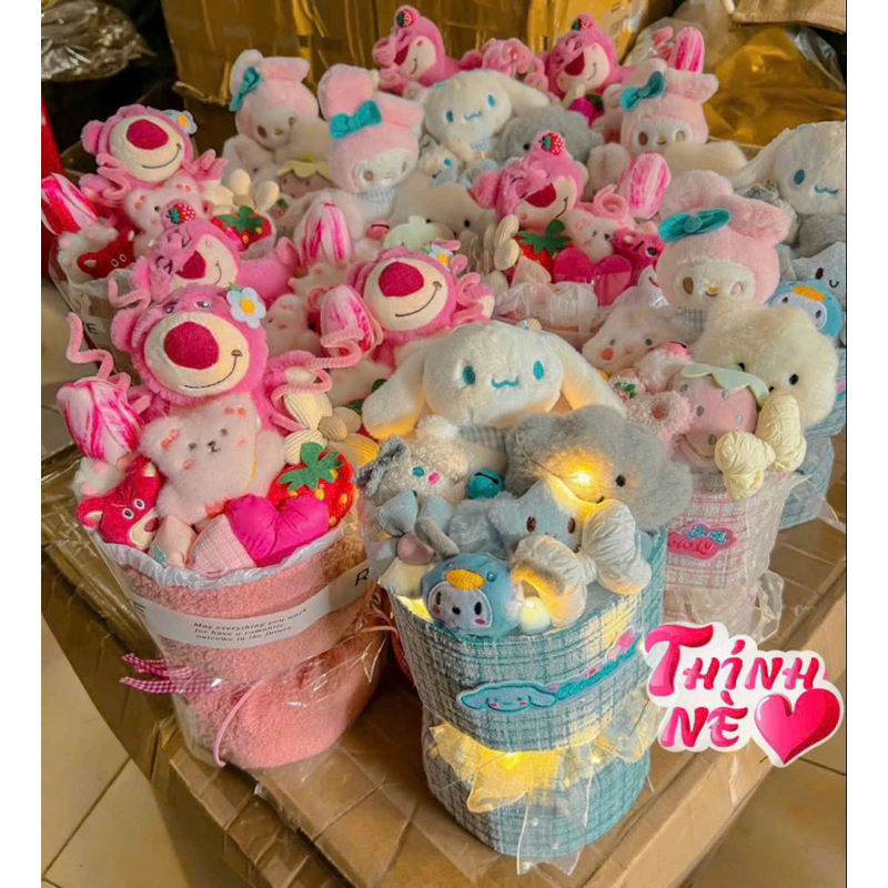 Bó Hoa Gấu Dâu LOTSO Nhiều Chi Tiết Màu Hồng