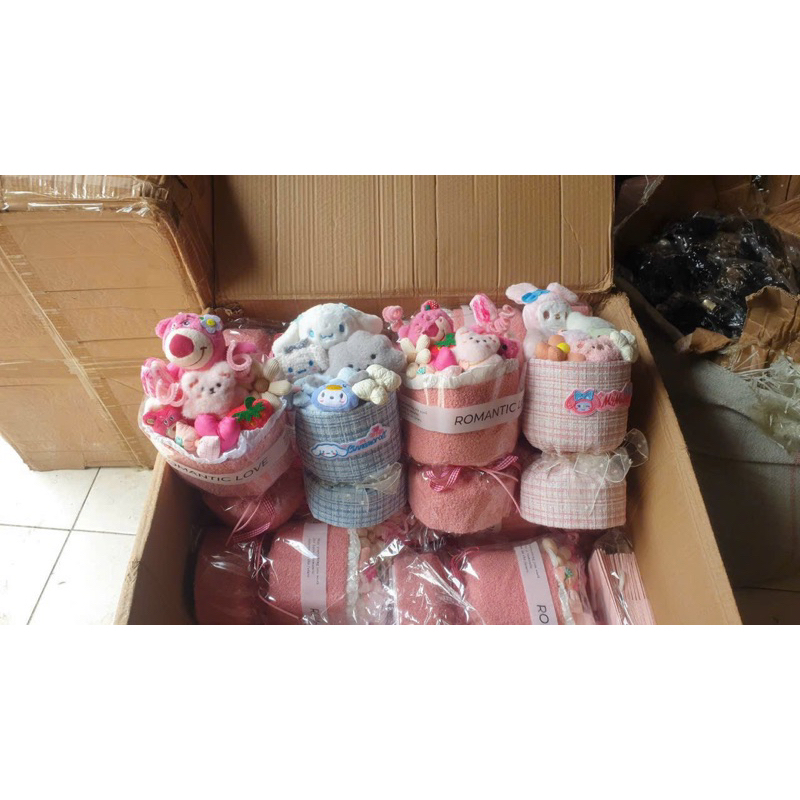 Bó Hoa Gấu Dâu LOTSO Nhiều Chi Tiết Màu Hồng