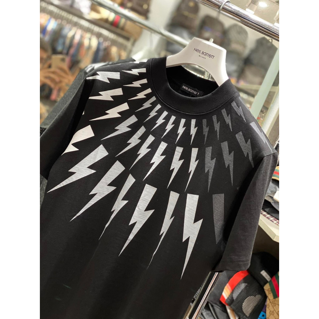 Áo Phông Nam Nữ Neil Barrett Tia Sét Phối 2 Màu Đen Trắng. Áo Thun Unisex Nam Nữ Tia Sét Mới Nhất Phiên Bản Đặc Biệt.