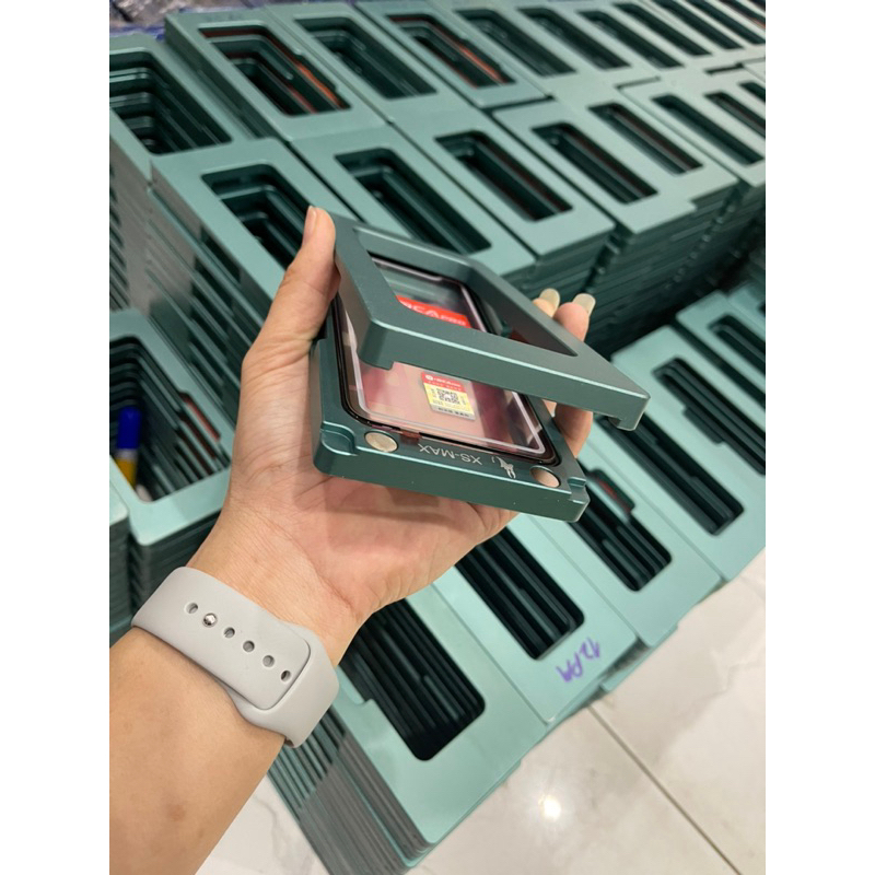Khuôn Ép Ron Nam Châm iP