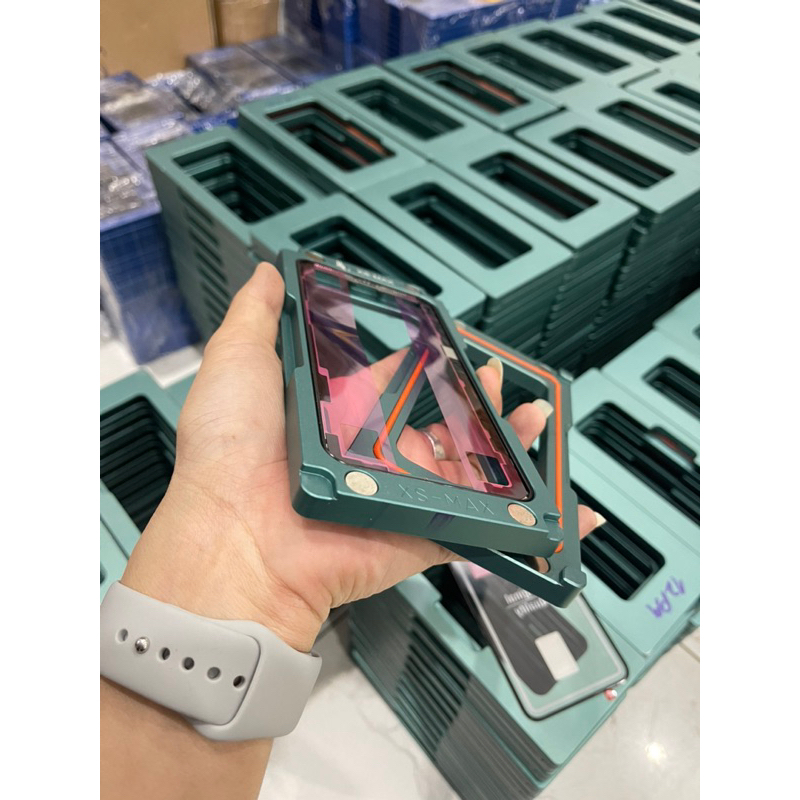 Khuôn Ép Ron Nam Châm iP