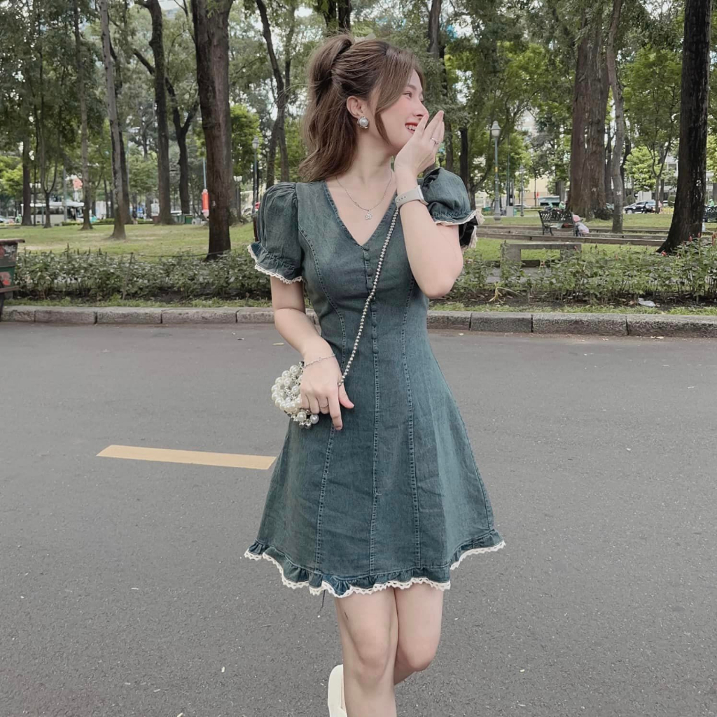 Váy bò dáng ngắn cổ chữ V phối ren viền chất bò mềm