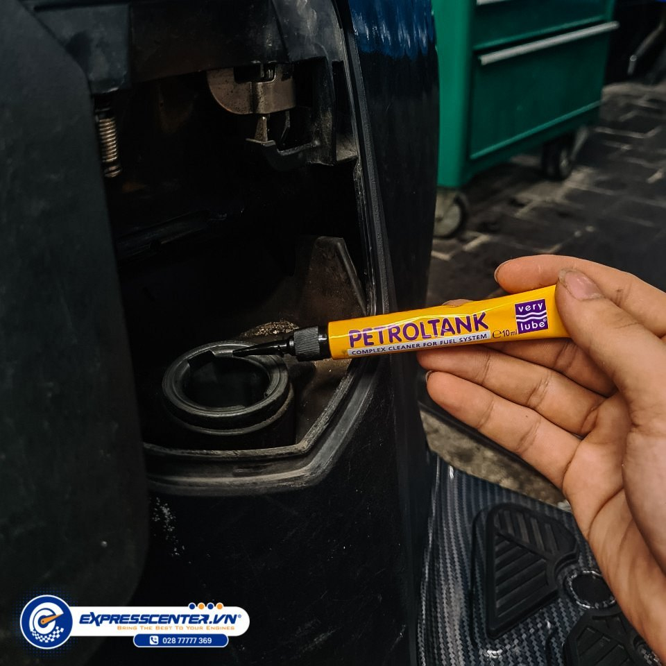 Phụ gia vệ sinh hệ thống xăng Xado Petroltank 10ml