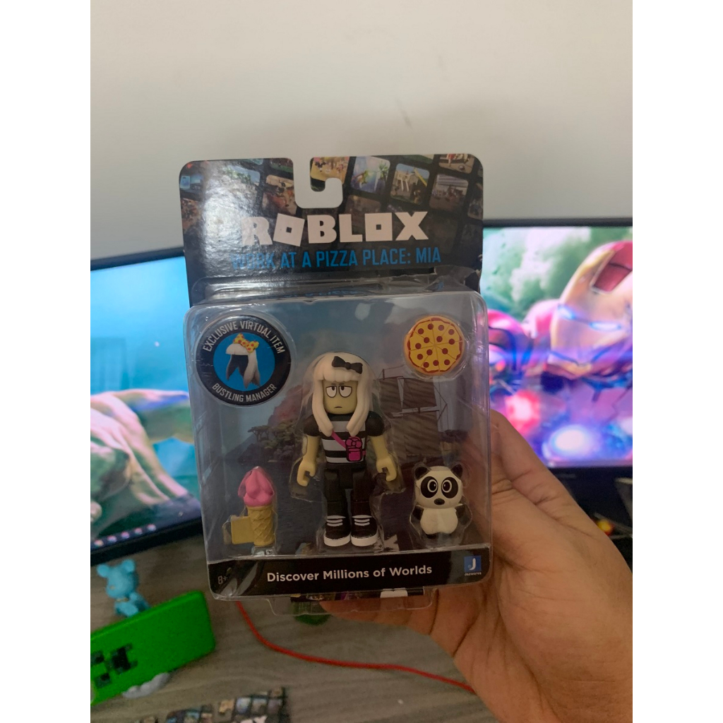 Mô hình nhân vật roblox chính hãng có mã code đổi thưởng