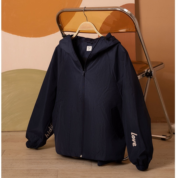 Áo Khoác Gió LeH Mũ Liền Tay Cánh Dơi Bo Tay In Chữ H65I21T008