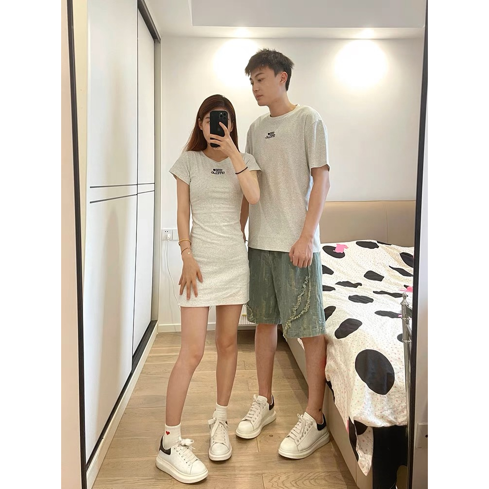 Áo đôi 1ESS<3 dáng xuông trơn basic màu đen và tiêu 𝐋𝐎𝐕𝐄 𝐅𝐎𝐑𝐄𝐕𝐄𝐑 𝐒𝐄𝐓