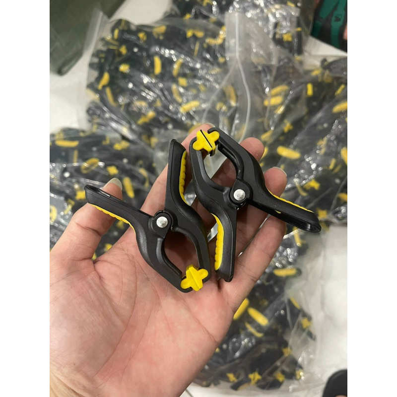 Kẹp giữ màn hình