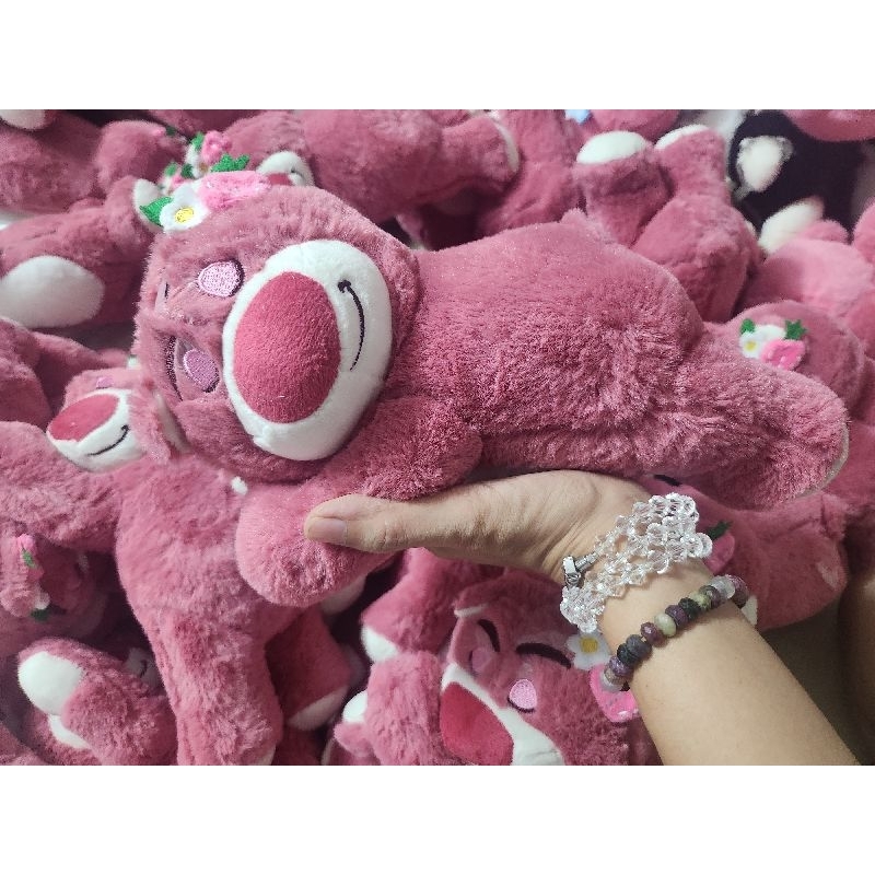 Gấu bông Lotso nằm 28cm lông siêu mịn.