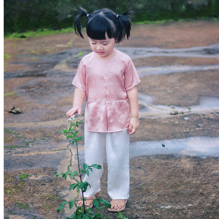 Bộ bà ba dài gấm màu hồng cho bé