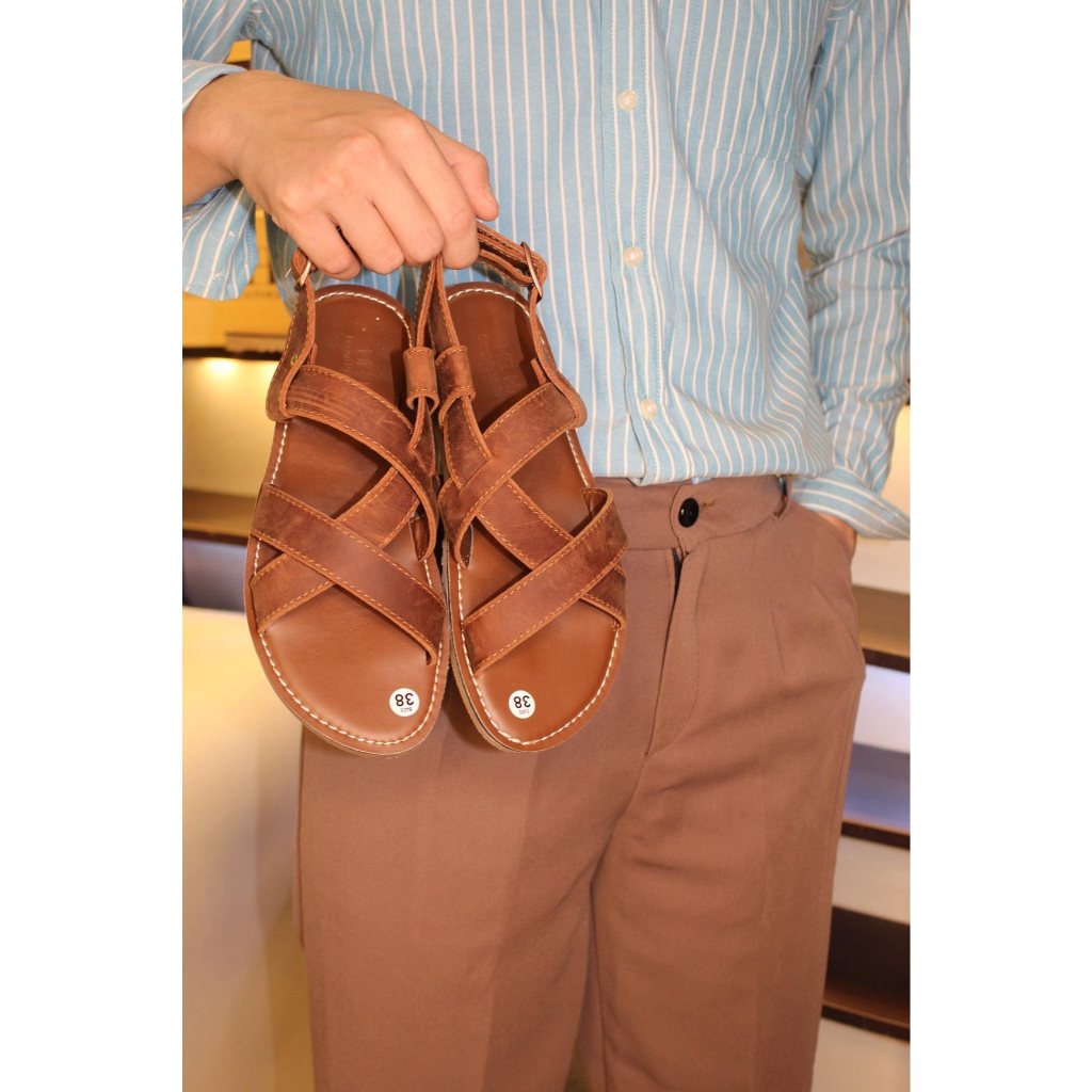 Dép sandals chiến binh nam da bò. Đế cao su chống trơn trượt, may viền xung quanh chắc chắn