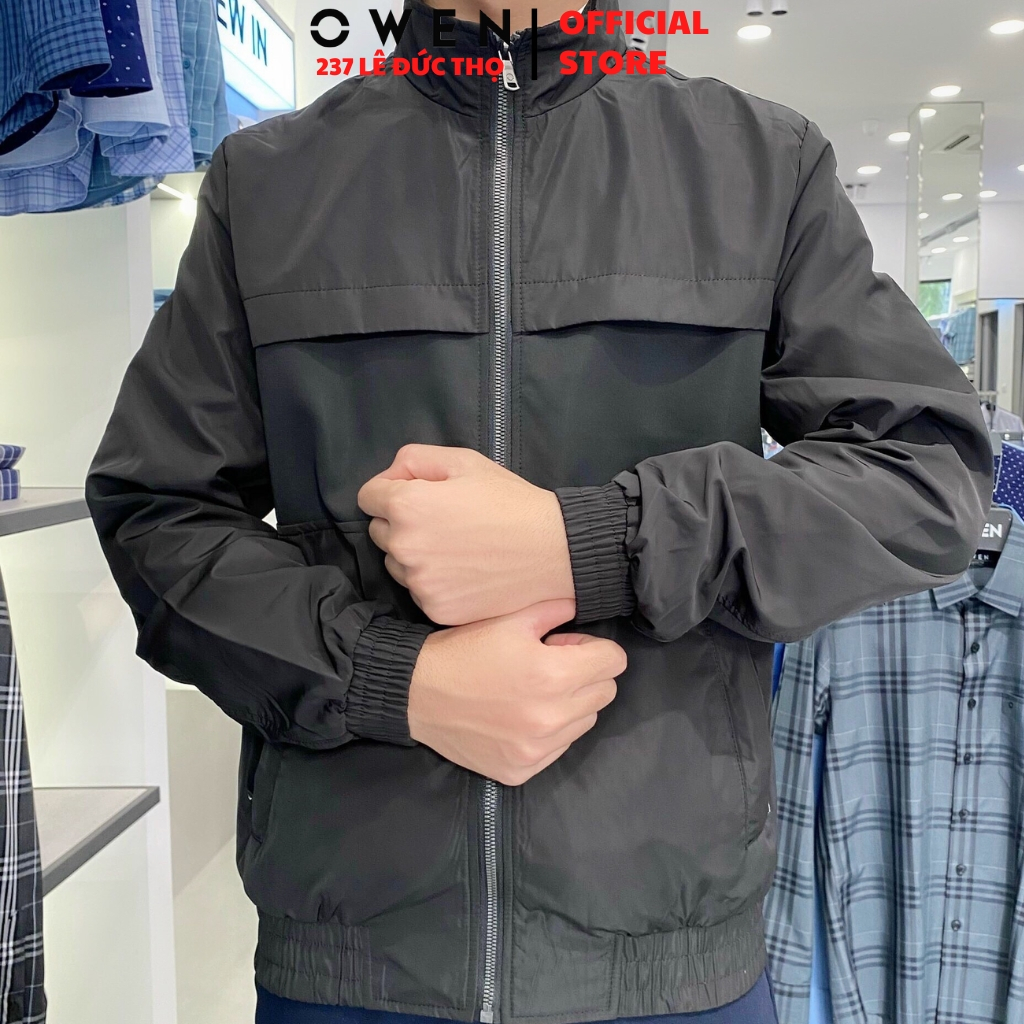 Áo khoác nam cao cấp Owen JK220708 Jeacket gió 2 lớp màu đen trơn dáng suông cổ đứng bo tay và gấu vải polyester