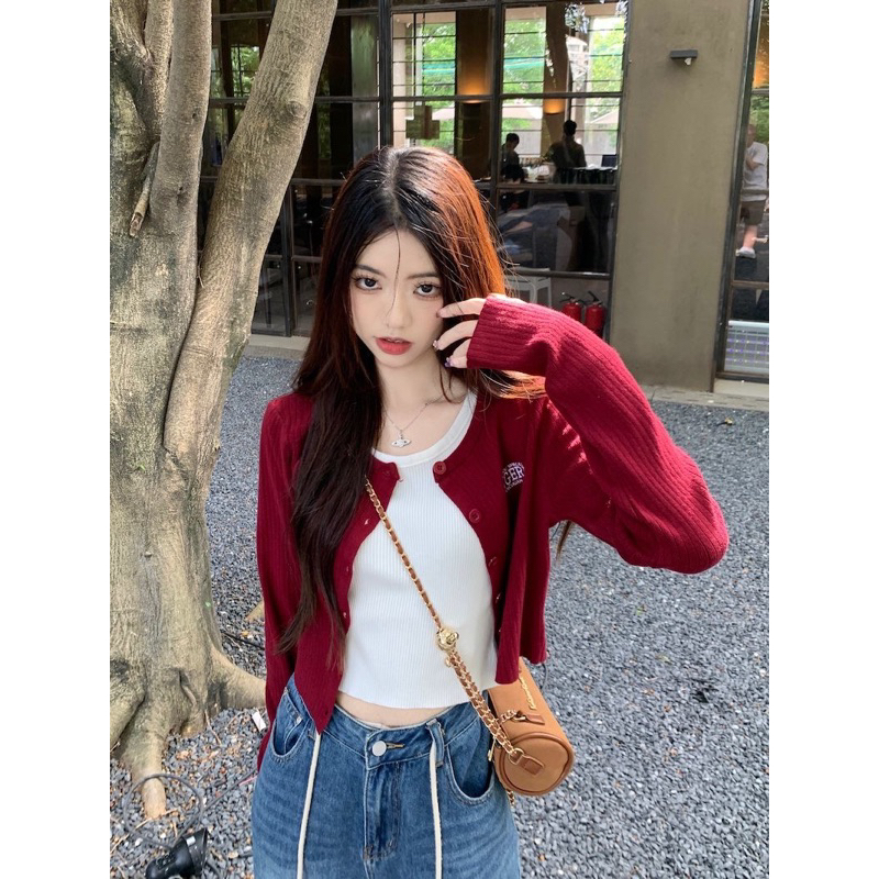 Áo khoác cardigan Herbi dài tay dáng ngắn màu đỏ in chữ phong cách hàn quốc thời trang nữ