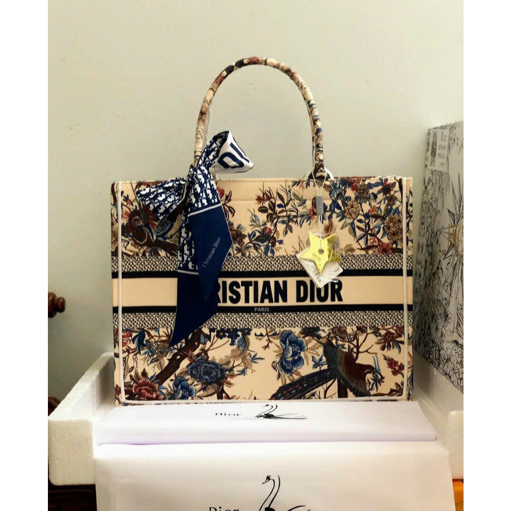 Túi Xách CD Công Sở Size 36,40 Bản Hai Mặt Phối Hoạ Tiết Hàng Cao Cấp Fullbocx Nguyên Siu Sịn Sò-9--400-00