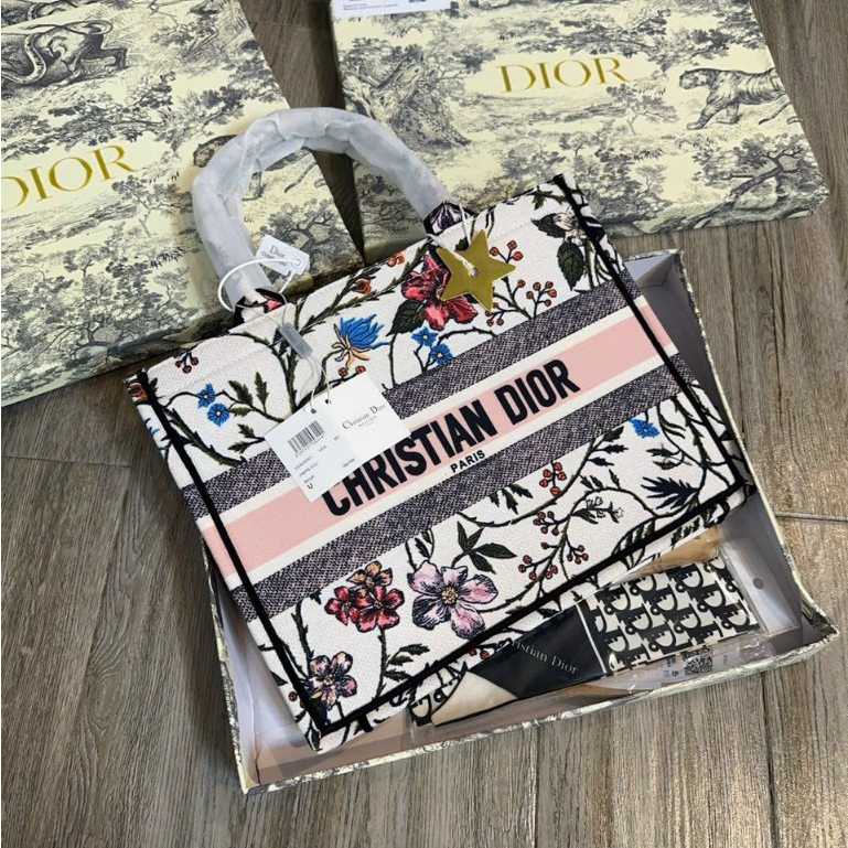 Túi Xách CD Công Sở Size 36,40 Bản Hai Mặt Phối Hoạ Tiết Hàng Cao Cấp Fullbocx Nguyên Siu Sịn Sò-9--400-00