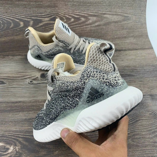 Giày thể thao sneaker alphabounce Xám Chấm Đen muối tiêu