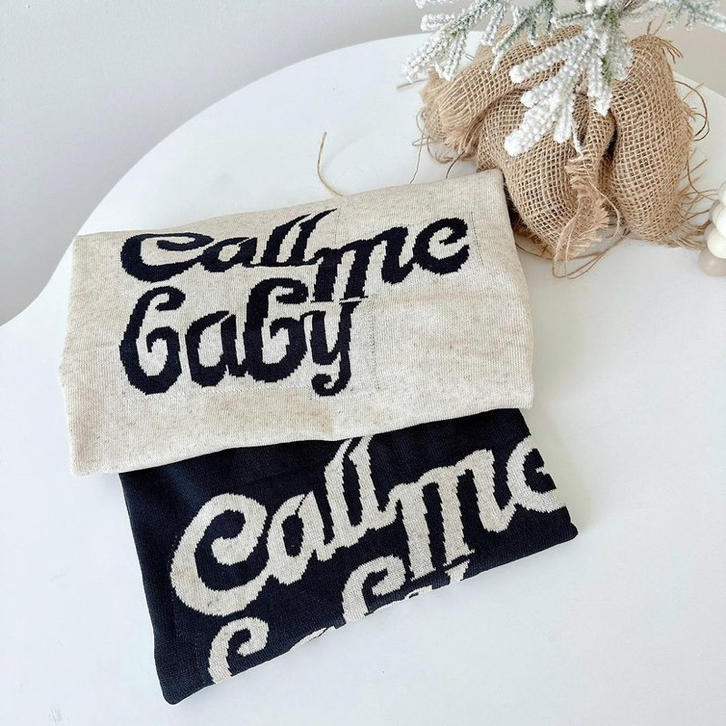 Áo len thêu chữ 8198