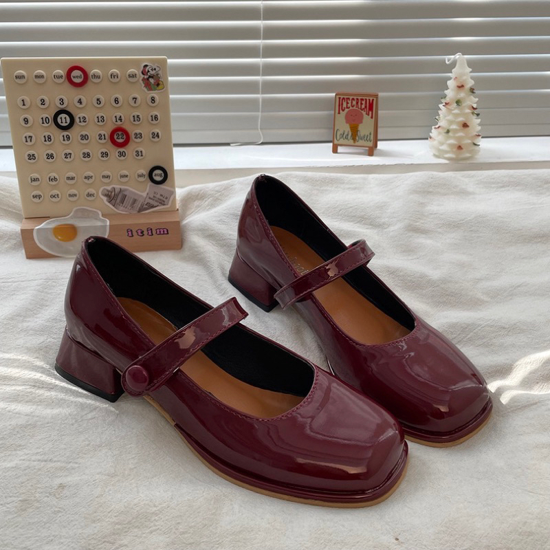 Giày búp bê có quai dán Mary Jane mũi vuông da bóng PU Yannie Lolita