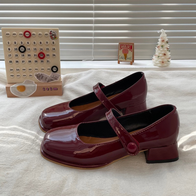 Giày búp bê có quai dán Mary Jane mũi vuông da bóng PU Yannie Lolita
