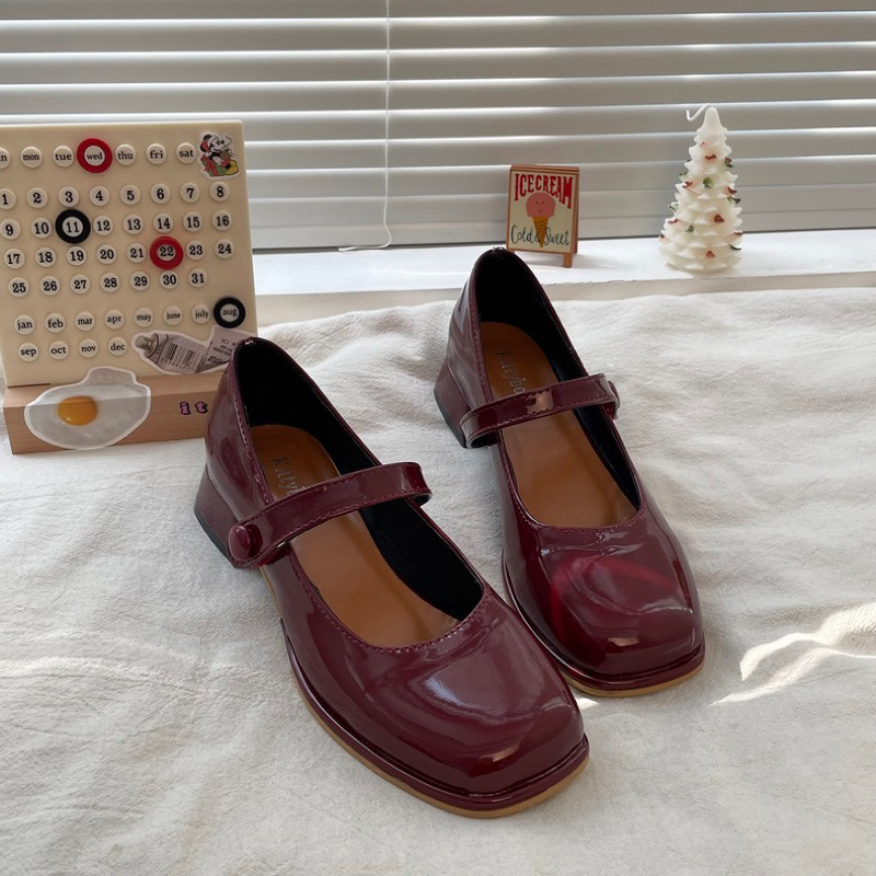 Giày búp bê có quai dán Mary Jane mũi vuông da bóng PU Yannie Lolita