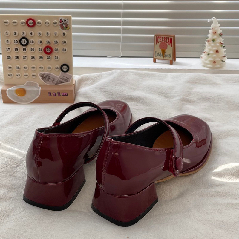 Giày búp bê có quai dán Mary Jane mũi vuông da bóng PU Yannie Lolita