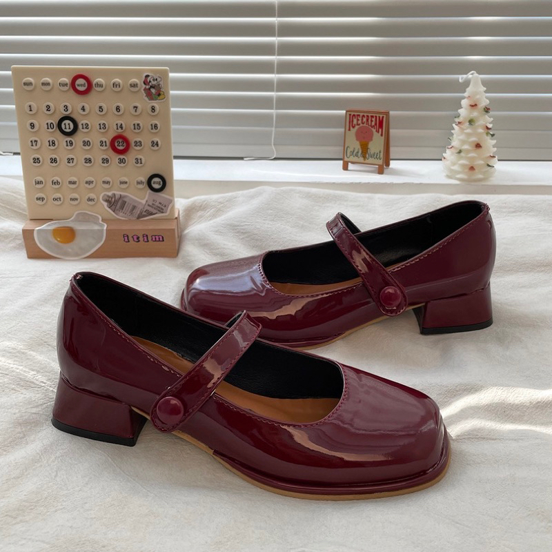 Giày búp bê có quai dán Mary Jane mũi vuông da bóng PU Yannie Lolita