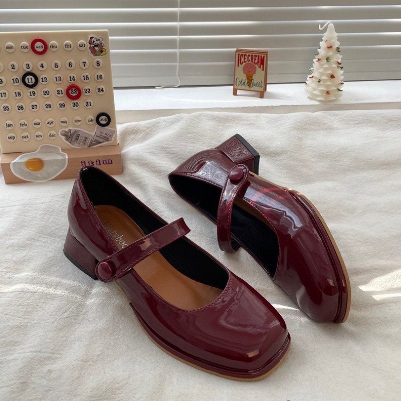 Giày búp bê có quai dán Mary Jane mũi vuông da bóng PU Yannie Lolita