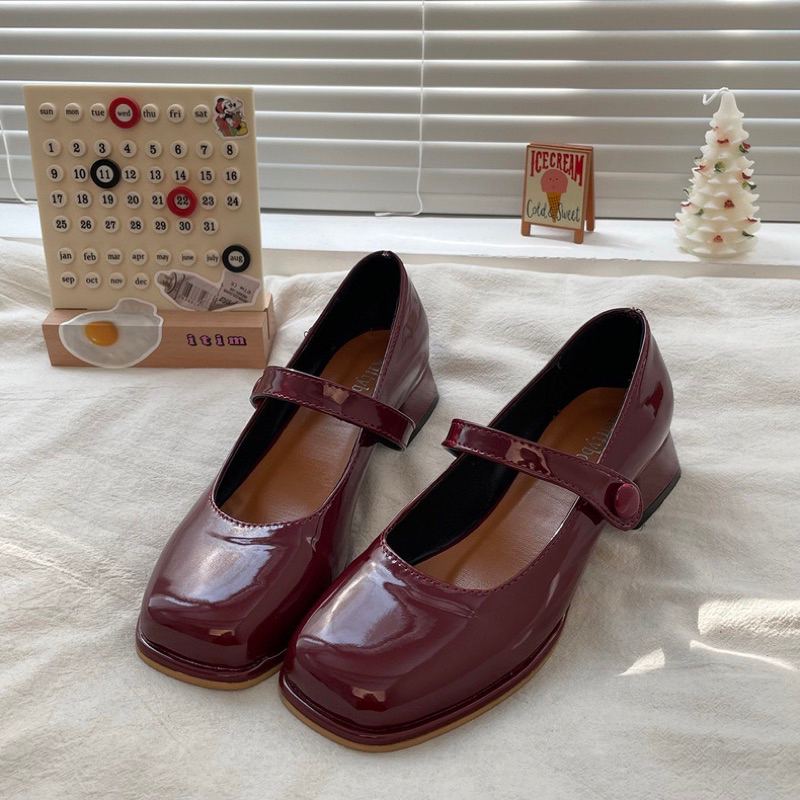 Giày búp bê có quai dán Mary Jane mũi vuông da bóng PU Yannie Lolita