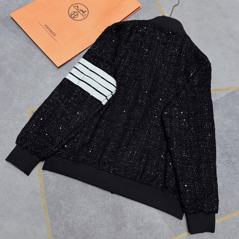 Áo khoác Bomber Thom Vải Kim Tuyến Hai Lớp Phối Bốn Vạch Thêu Chuẩn Hàng Tàu