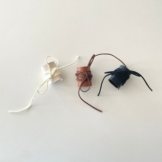 Dây cột tóc hình vuông kèm dây da độc đáo Modleaf Leather line tie Hàn Quốc