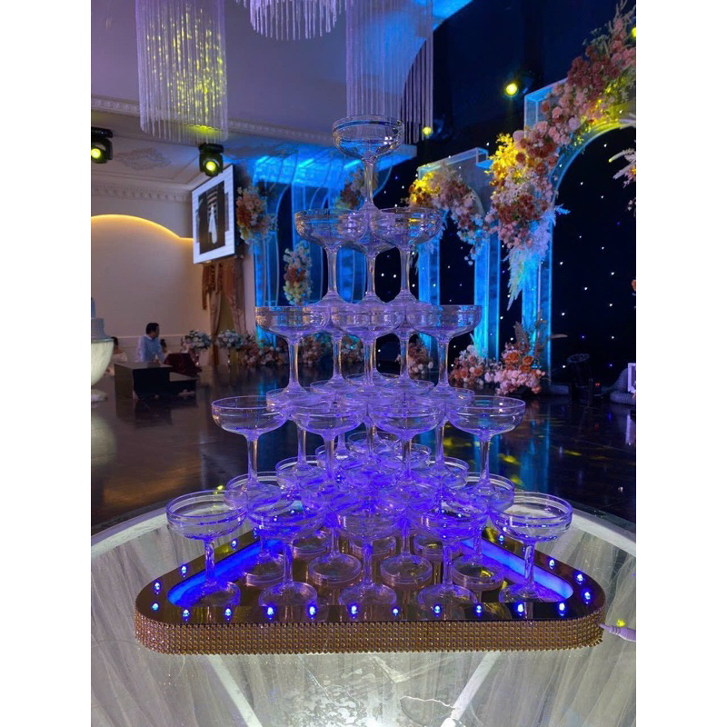 Tháp ly tam giác đám cưới