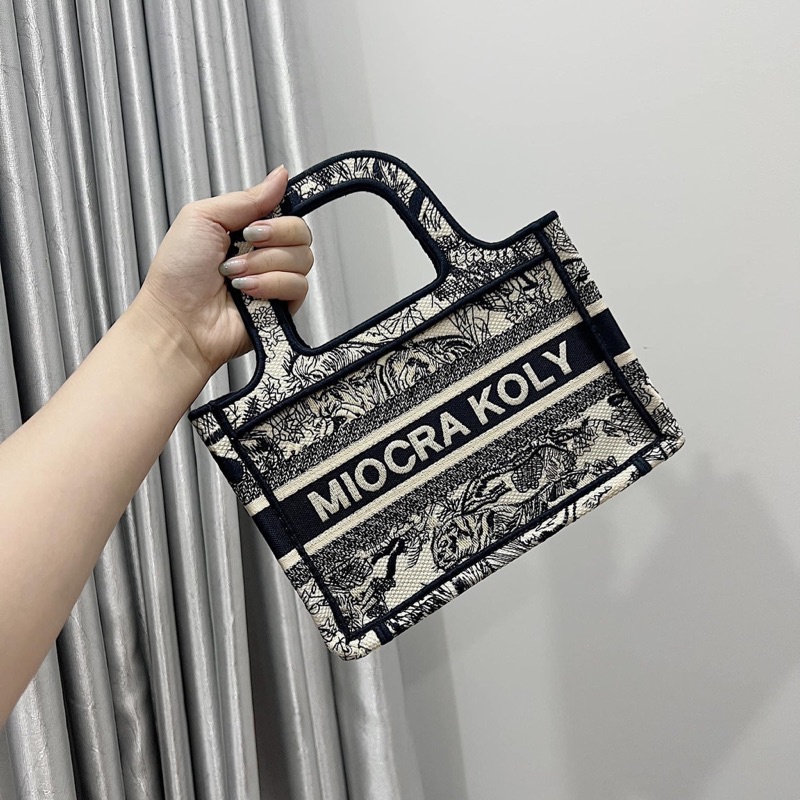 Túi Miocra Koly MK30281 Chính Hãng Dáng Vuông Hoa Văn Cực Sang