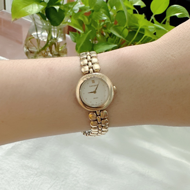 Đồng hồ nữ si nhật dáng lắc tay hiệu Seiko Lucent , dây khoá zin