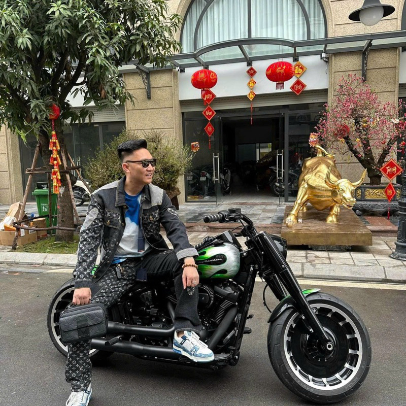 Túi lv nam messenger thầy huấn hoa hồng s lock siêu hot 2 box xịn 24cm