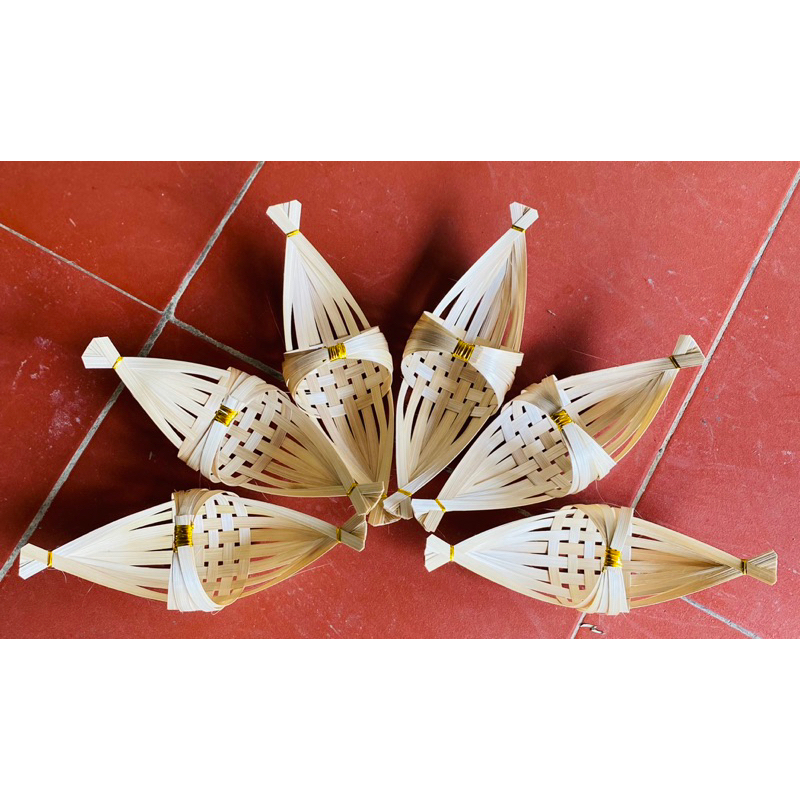 Thuyền tre đan thưa có mái che bao đẹp hàng chuyên trang trí decor mọi địa hình đảm bảo hàng y như trong hình