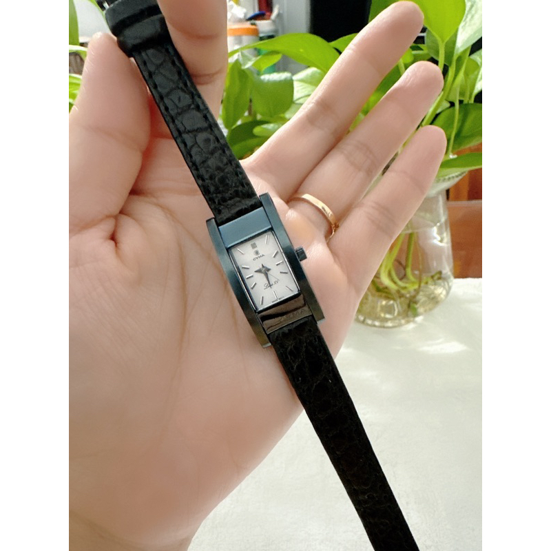Đồng hồ nữ si nhật dáng tank hiệu Cyma, máy thuỵ sĩ