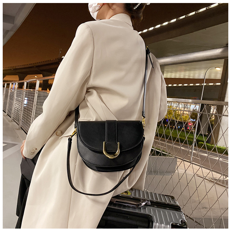 Túi xách nữ túi đeo vai phiên bản thời trang Hàn Quốc đeo xát nách dáng yên ngựa - HDB010