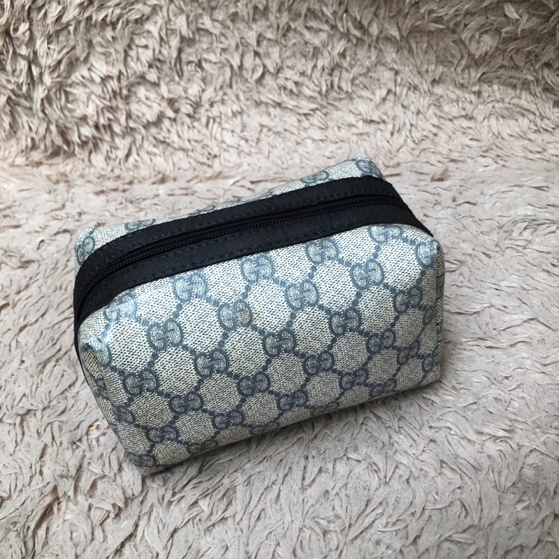 Túi chuẩn si. Túi qua sử dụng . Khách vui lòng xem hình nếu muốn biết thêm thông tin sản phẩm mời khách vô chat . Thanks